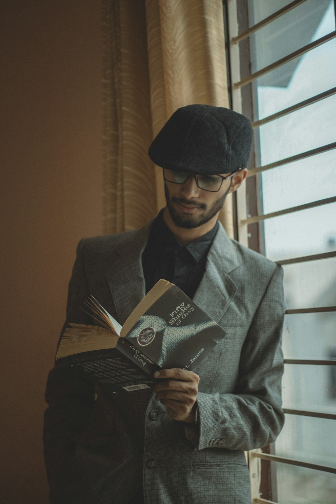 detective reading book
